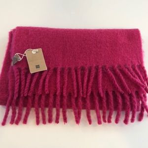 NWT Acrylic scarf